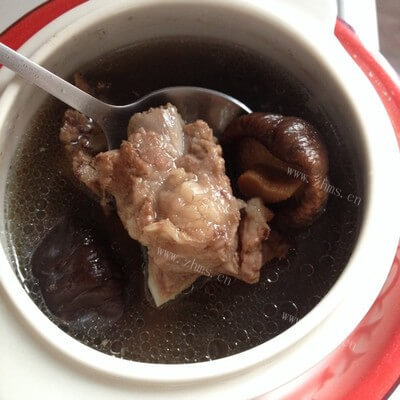 美味的煨汤