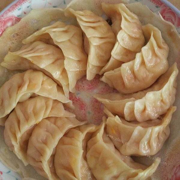 色香味俱全的红萝卜鸡蛋饺子