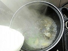 鱼头鸳鸯火锅做法图解6)
