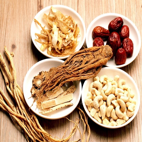 温补的药膳乌鸡煲做法图解2)