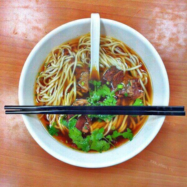 美味的加州牛肉面