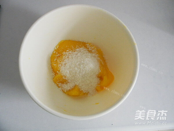 好吃的椰香奶黄馅冰皮月饼做法图解16)