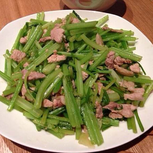 美味的芹菜炒肉的做法 
