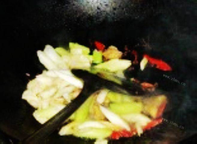 好吃的爆炒鸡块做法图解3)