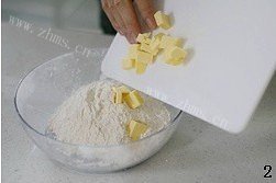美味的干果葡萄干司康做法图解2)