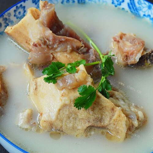 美味牛骨头汤的做法