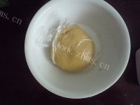 好吃的广式咖喱肉松月饼做法图解4)