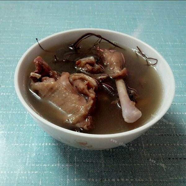 超级有营养的产妇炖鸡汤的做法