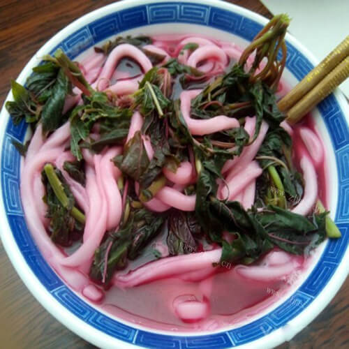 美味的红苋菜面条
