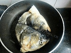 鱼头鸳鸯火锅做法图解2)