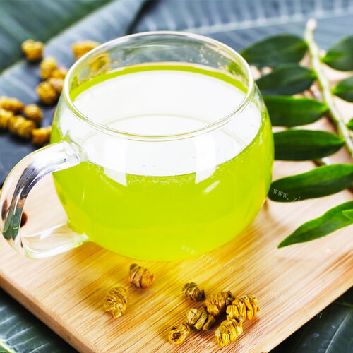 脆嫩可口的鲜榨石斛汁