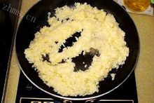 美味的海鲜鸡蛋炒饭做法图解5)