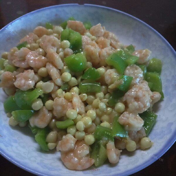 美味的莲子豆干炒鸡头米