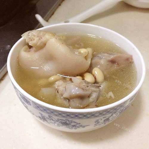 美美厨房之黄豆花生猪脚汤