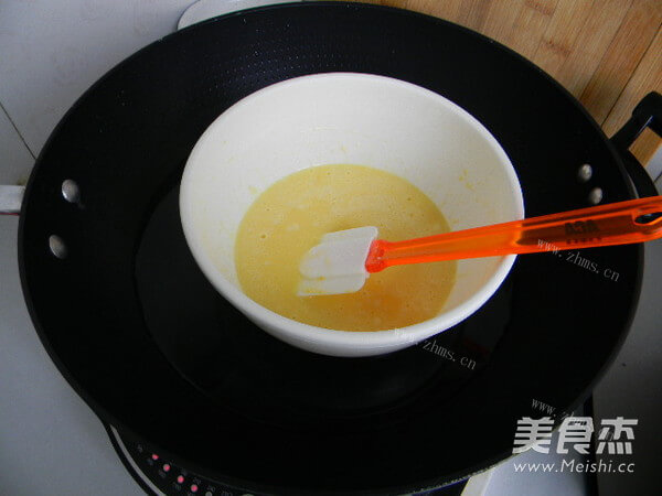 好吃的椰香奶黄馅冰皮月饼做法图解14)