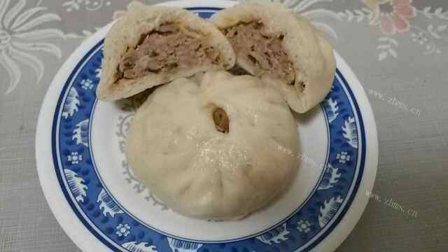 鲜美的洋葱青椒鲜肉包做法图解7)
