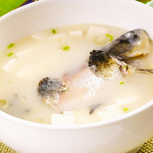 美味可口的白鲫鱼豆腐汤