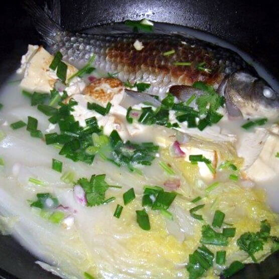 「美味可口」鲫鱼白菜豆腐汤