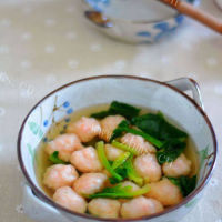 自制虾肉菠菜丸子汤