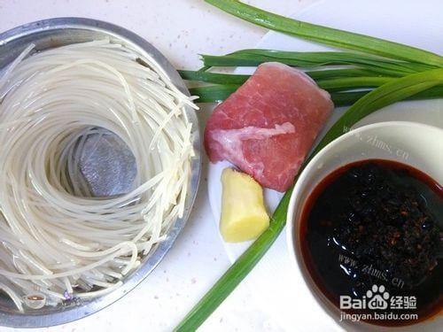 美味的老干妈炒米粉做法图解1)