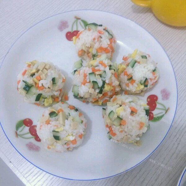 早餐糯米饭团的做法 