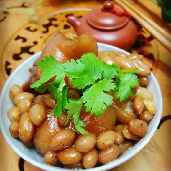健康猪脚炖花生