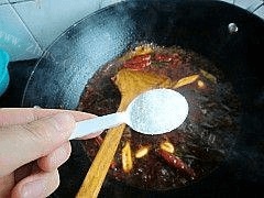 鱼头鸳鸯火锅做法图解13)