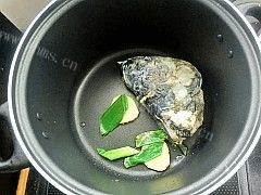 鱼头鸳鸯火锅做法图解5)