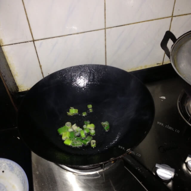 美味的肉片滑炒杏鲍菇做法图解3)