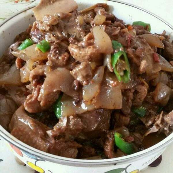 味道不错的牛腩炖魔芋