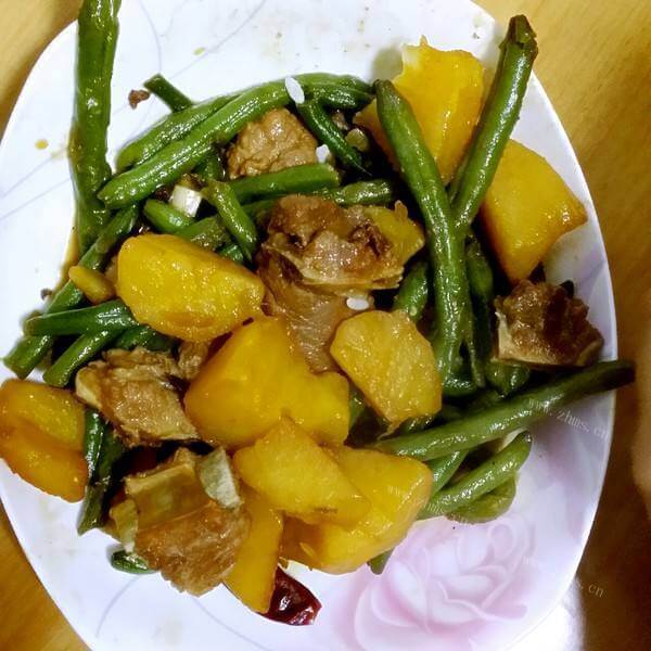美味的排骨炖豆角