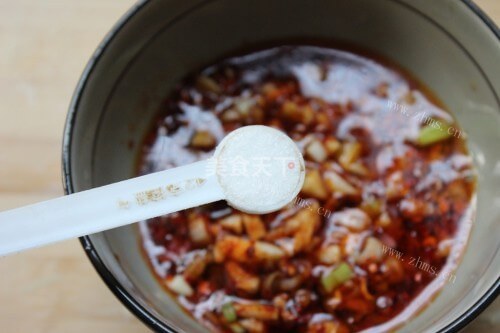 酸辣的蒜蘸菠菜面做法图解6)