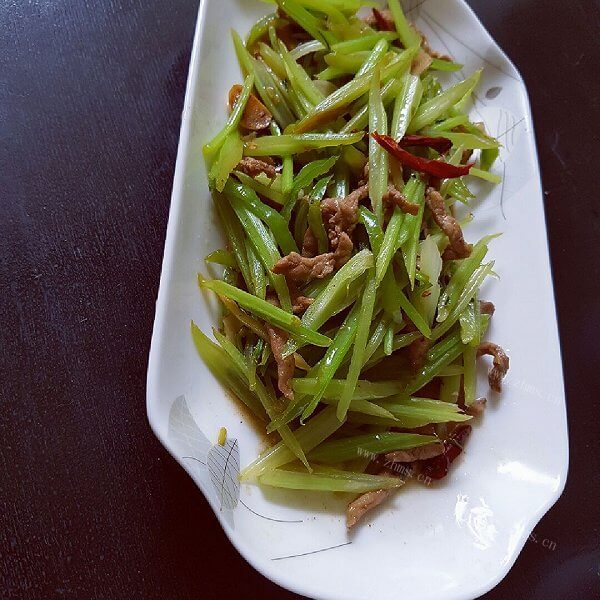 家常肉丝炒香芹