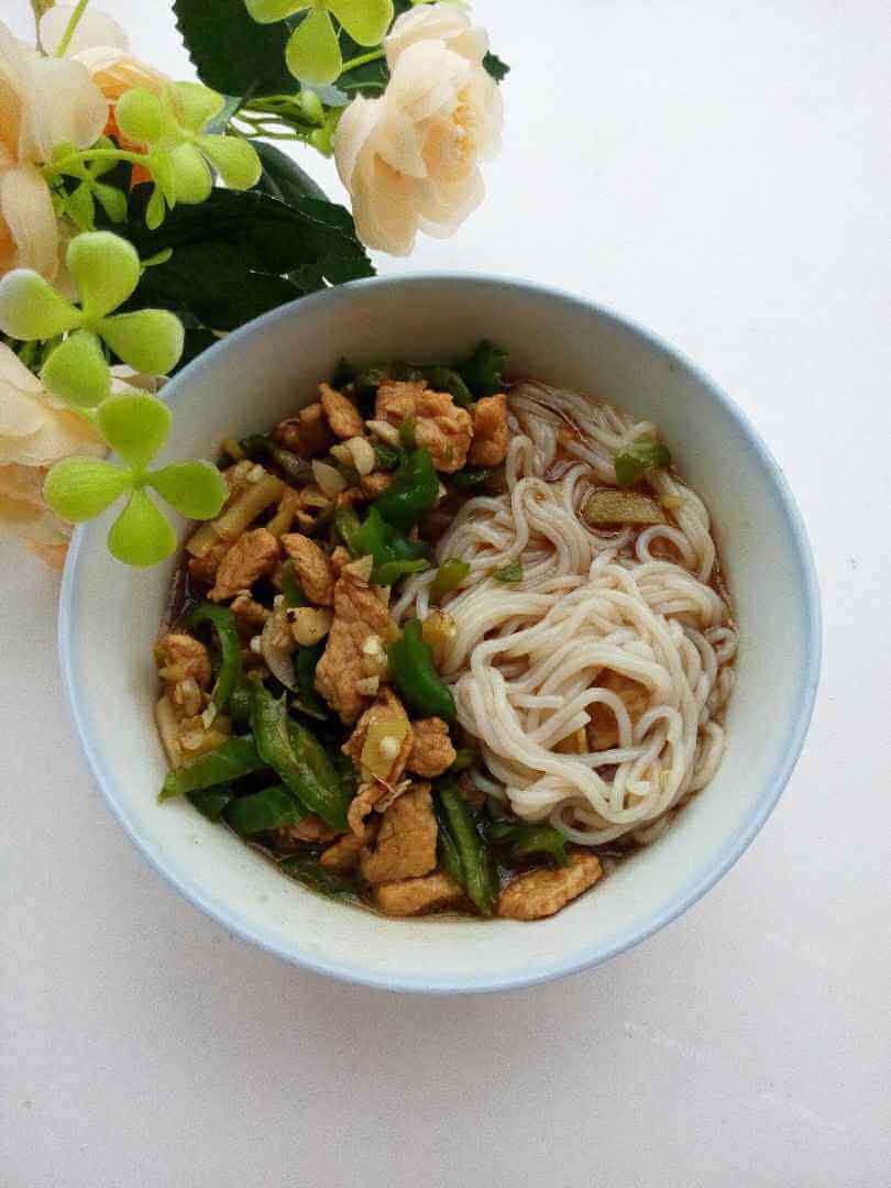 湖南特色小吃 美味辣椒炒肉盖浇米粉做法图解9)
