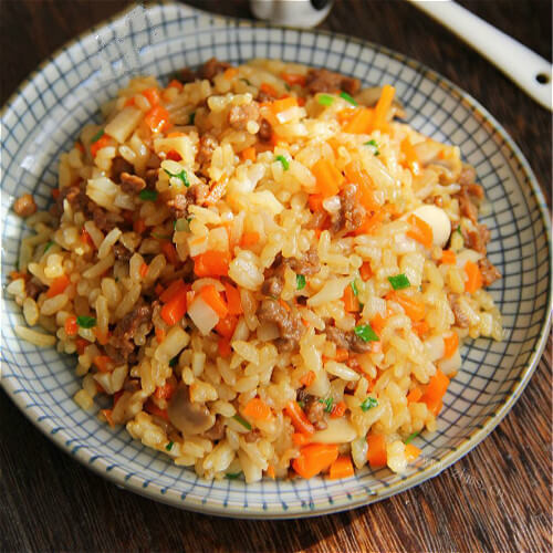 家常牛肉时蔬炒饭