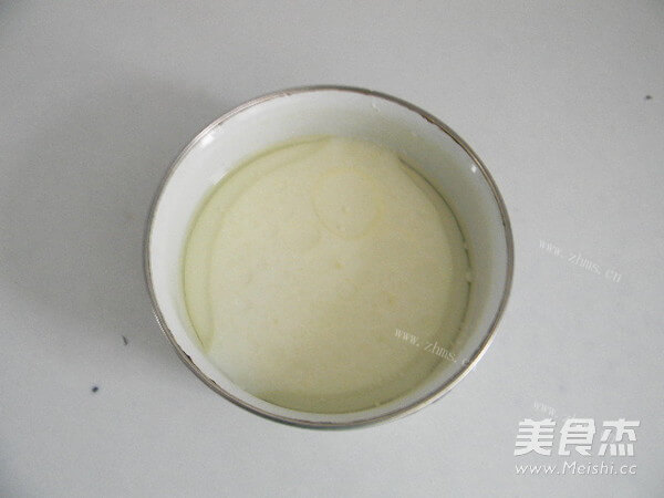 好吃的椰香奶黄馅冰皮月饼做法图解2)