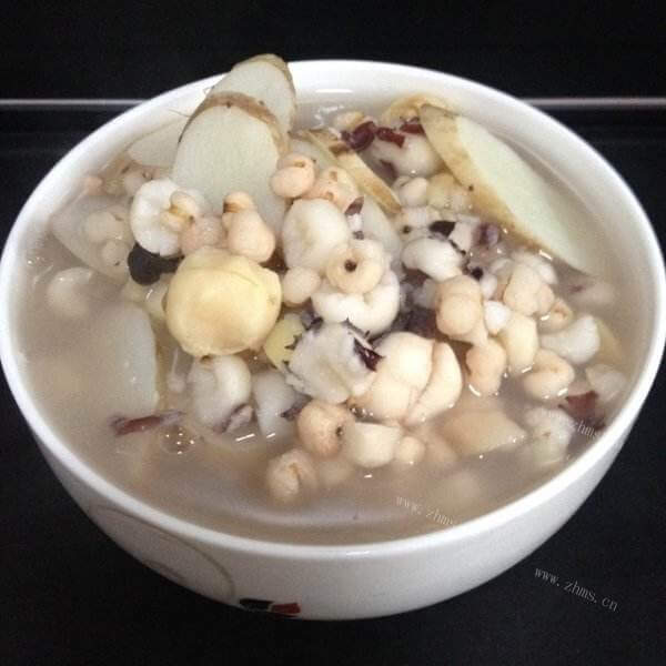 美味的莲子豆干炒鸡头米