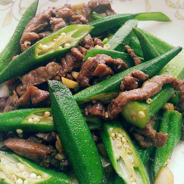 有特色的葱香秋葵炒牛肉