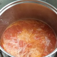 酸甜的西红柿鸡蛋面条汤 的做法图解四