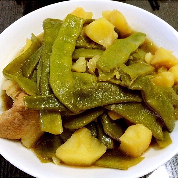 可口的豆角顿土豆的做法
