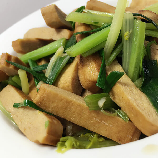 美味的蒜苗炒豆腐