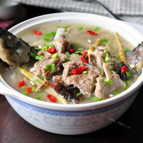 清香砂仁鲫鱼汤