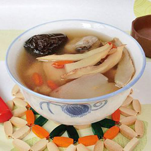 美味的鸡肉炖淮山
