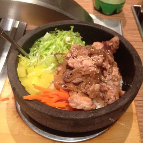 美滋滋的鸡腿拌饭