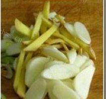 美味的辣子鸡腿做法图解4)