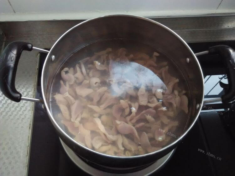 美味的蒜薹爆鸡胗做法图解4)