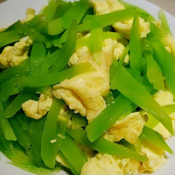 特色莴苣炒鸡蛋