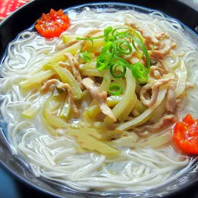 「手工美食」榨菜肉丝面的做法	