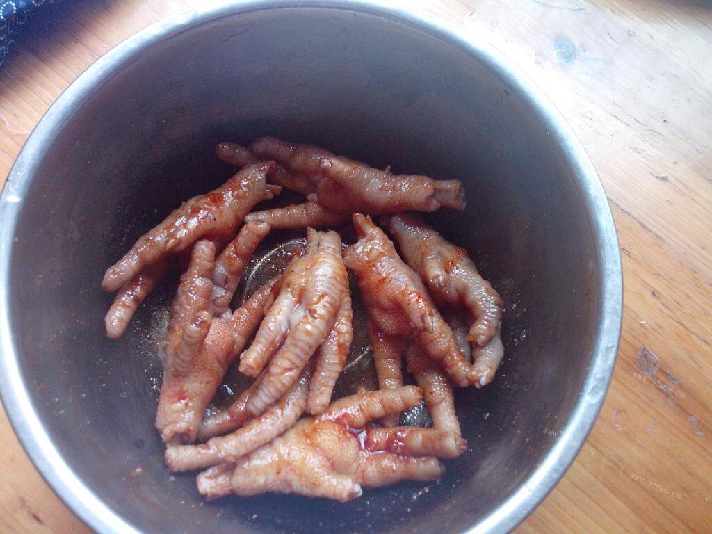 美味的烤鸡脚做法图解2)