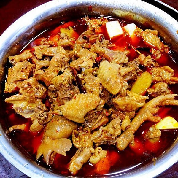 美味的麻辣鸡肉火锅